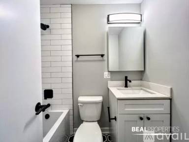 Main picture of 528 W Oakdale Ave