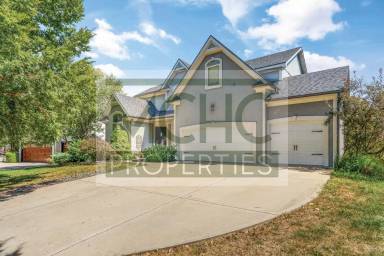 Main picture of 5017 W 163rd St