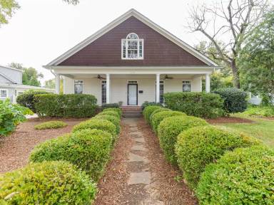 Main picture of 620 Marsh Rd
