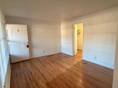 Main picture of 1317 E Reserve St