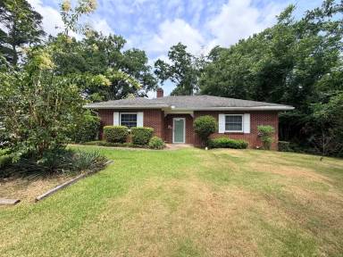 Main picture of 302 Bowles Ave