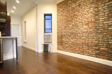Main picture of 604 E 9th St
