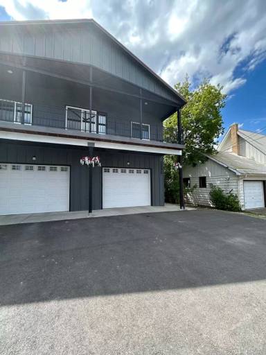 Main picture of 229 3rd Ave E