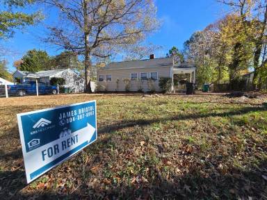 Main picture of 1025 Bradley Ln
