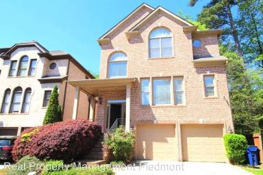Main picture of 871 Lenox Ct NE