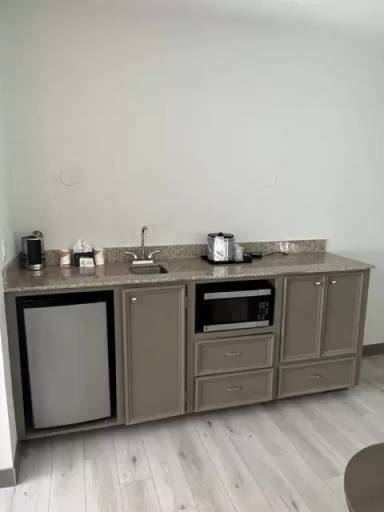 Main picture of 5600 Bluebonnet Blvd
