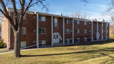 Main picture of 423 27th St NE