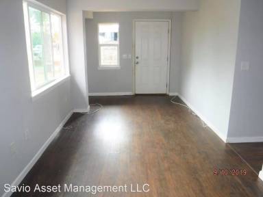 Main picture of 104 Lakeview Cir