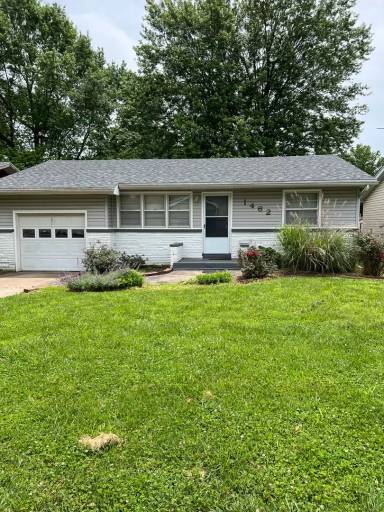 Main picture of 1462 W Lindberg St