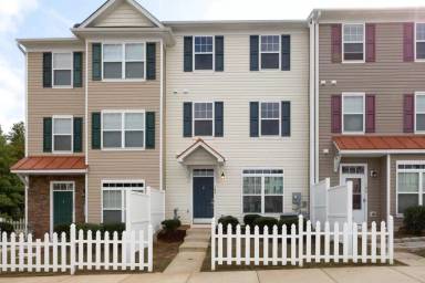 Main picture of Breezewood Condominiums