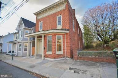 Main picture of 203 W John St