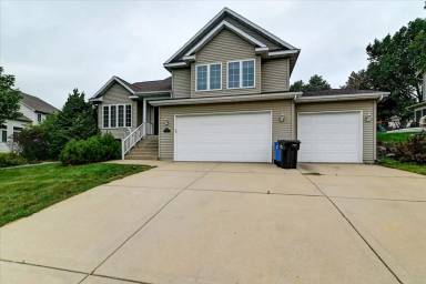 Main picture of 904 James Ct