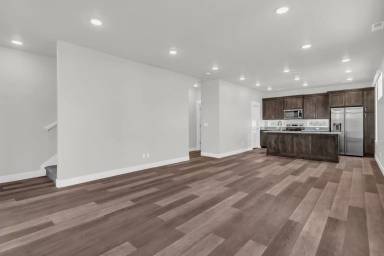 Main picture of 453 E 690 S