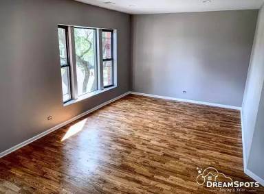 Main picture of 4752 S Michigan Ave
