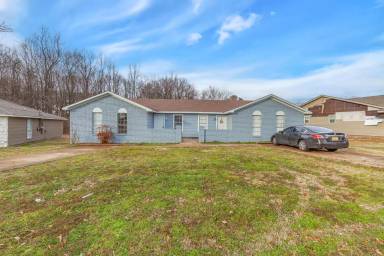 Main picture of 51 Carolane Dr