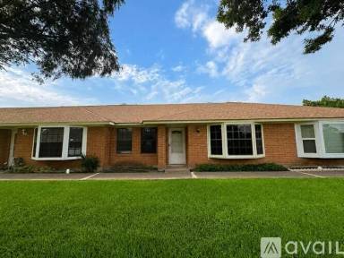 Main picture of 301 W La Vista Ave