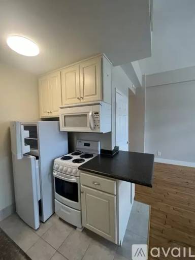 Main picture of 131 E 3rd St