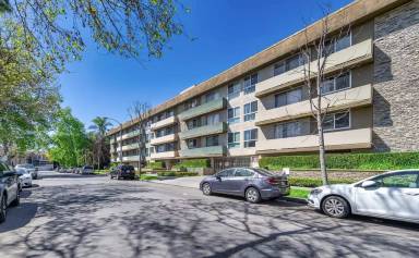 Main picture of 525 N Sycamore Ave Apartments