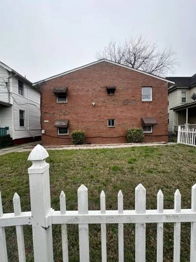 Main picture of 635 W 26th St