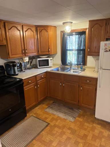 Main picture of 277 Center St