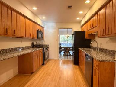Main picture of 71 Oak Knoll Dr