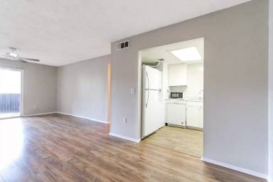Main picture of 922 Lake Destiny Rd