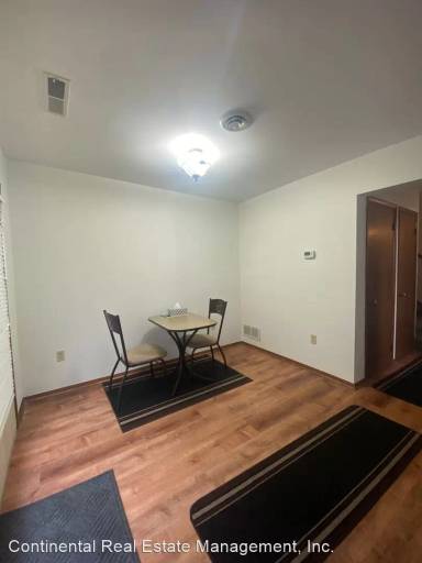 Main picture of 933 W Whitehall Rd