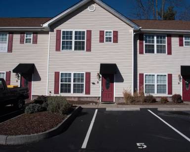 Main picture of 614 N Center St