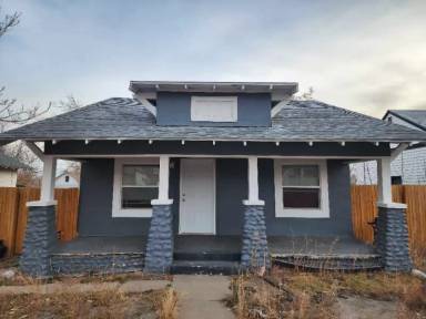Main picture of 1620 E 10th St
