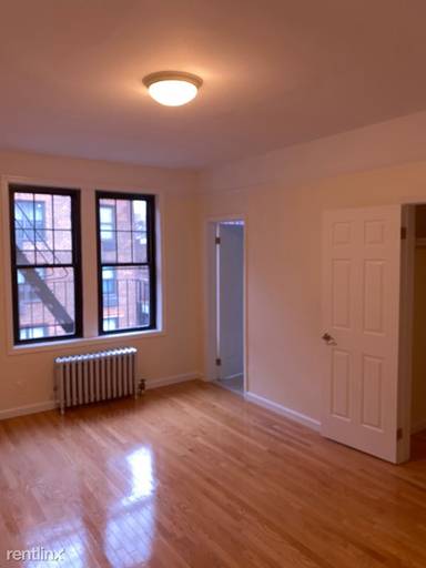 Main picture of 218 W 10th St