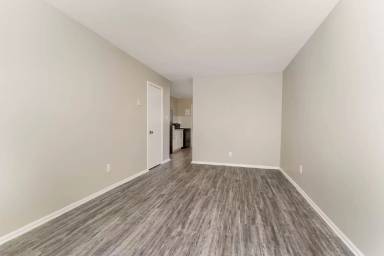 Main picture of 3900 Overland Hts