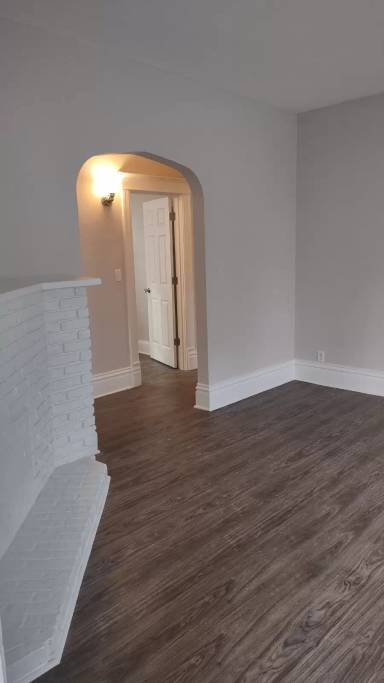 Main picture of 121 N May St