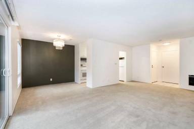 Main picture of 930 Peninsula Ave