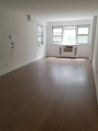Main picture of 160 E 27th St