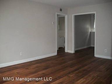 Main picture of 640 Glendale Pl SE