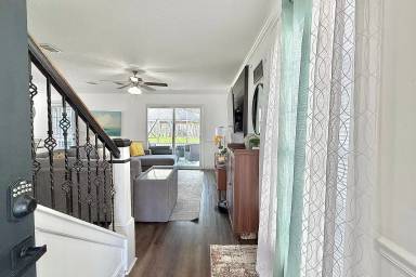 Main picture of 615 Amhearst Row