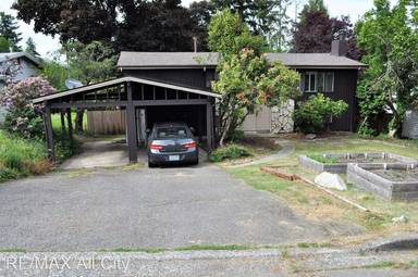 Main picture of 412 S 181st St