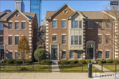 Main picture of 252 N New Jersey St