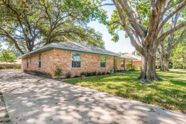 Main picture of 608 Cox Dr