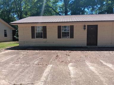 Main picture of 40 Elm St