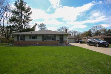 Main picture of 4315 W 109th St