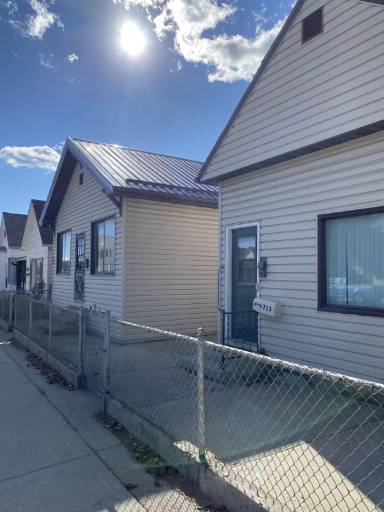Main picture of 715 E Park Ave