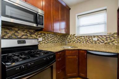 Main picture of 6501 N Claremont