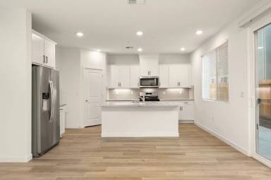 Main picture of 1841 Figg St