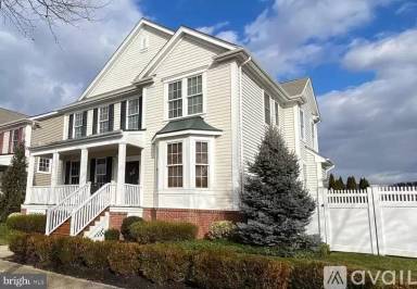 Main picture of 18 Newtown Blvd