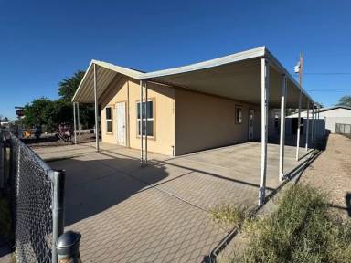 Main picture of 2047 Hualapai Dr
