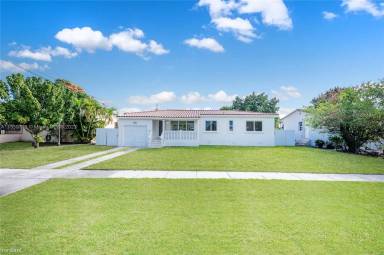 Main picture of 5841 W 3rd Ct