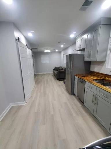 Main picture of 296 Quick St