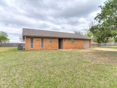 Main picture of 204 3rd St NE