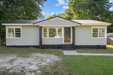 Main picture of 821 Sandalwood Dr